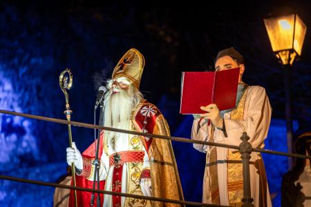 Kamnik navdušen nad predstavo Miklavž, trije otroci in ogenj Parkeljnov (17)